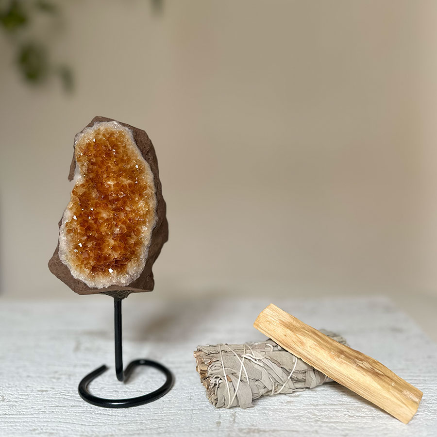 Citrino con pie metálico